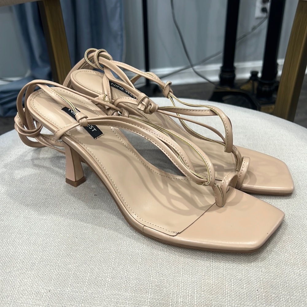 Nine West Yippie 3 Light Tan Strappy Sandals Size 8